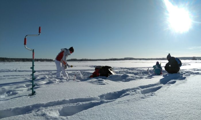 Ice fishing on Kemijoki